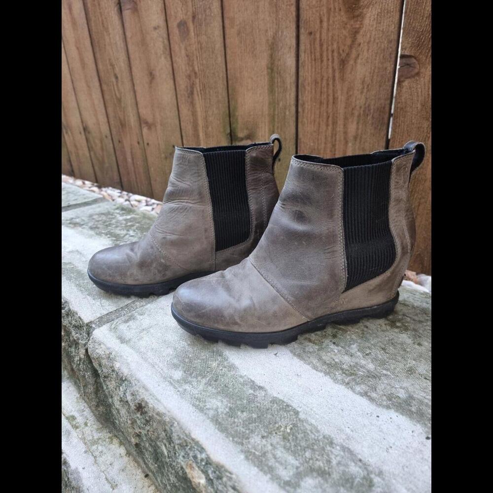 Sorel Boots Joan Of Arctic Wedge II Size 10 Chelsea Pull On Brown Short